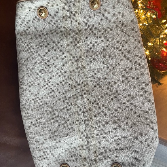 MKors - Picture 3 of 4